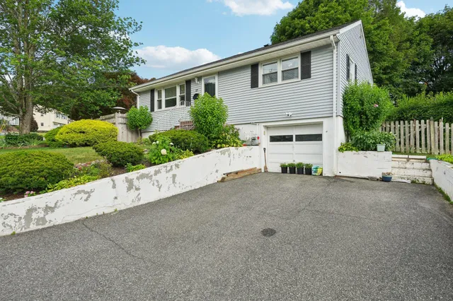 $549,000 | 17 Maplewood Boulevard, Suffern, NY 10901