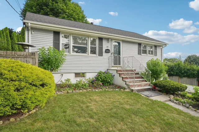 $549,000 | 17 Maplewood Boulevard, Suffern, NY 10901