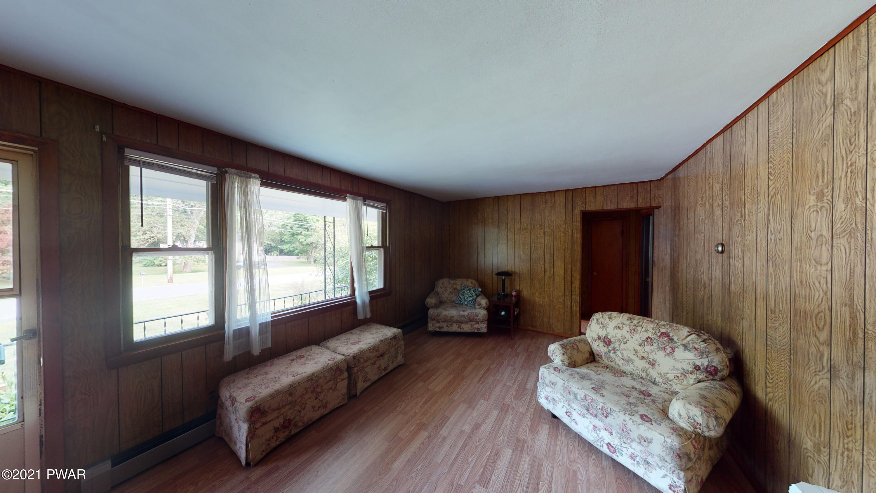 122 Moon Valley Road Milford, PA 18337 - Photo 6 of 41 Living Rm