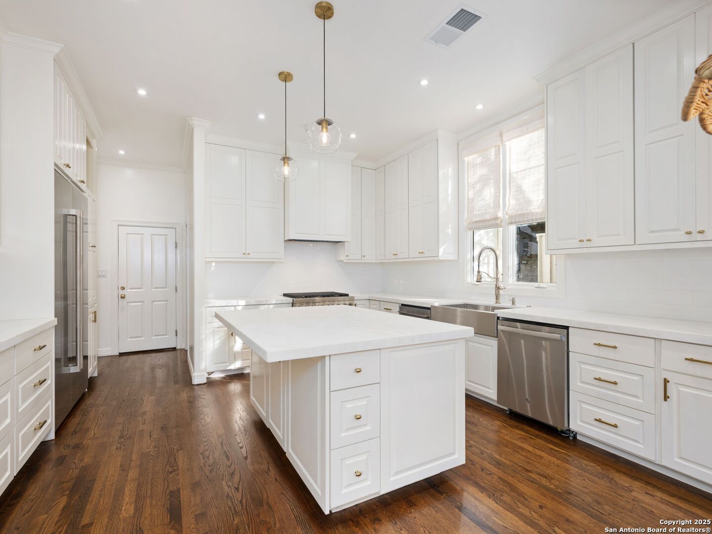 160 Burr Road San Antonio, TX 78209 - Photo 20 of 60 a kitchen with a stove a sink and a refrigerator