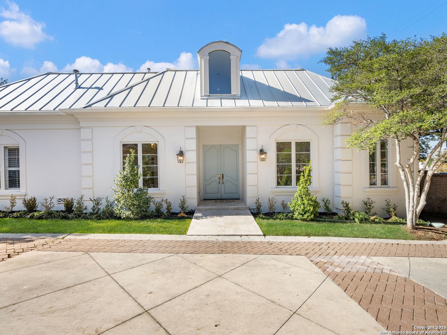 160 Burr Road San Antonio, TX 78209 - Photo 2 of 60 a front view of a house with garden