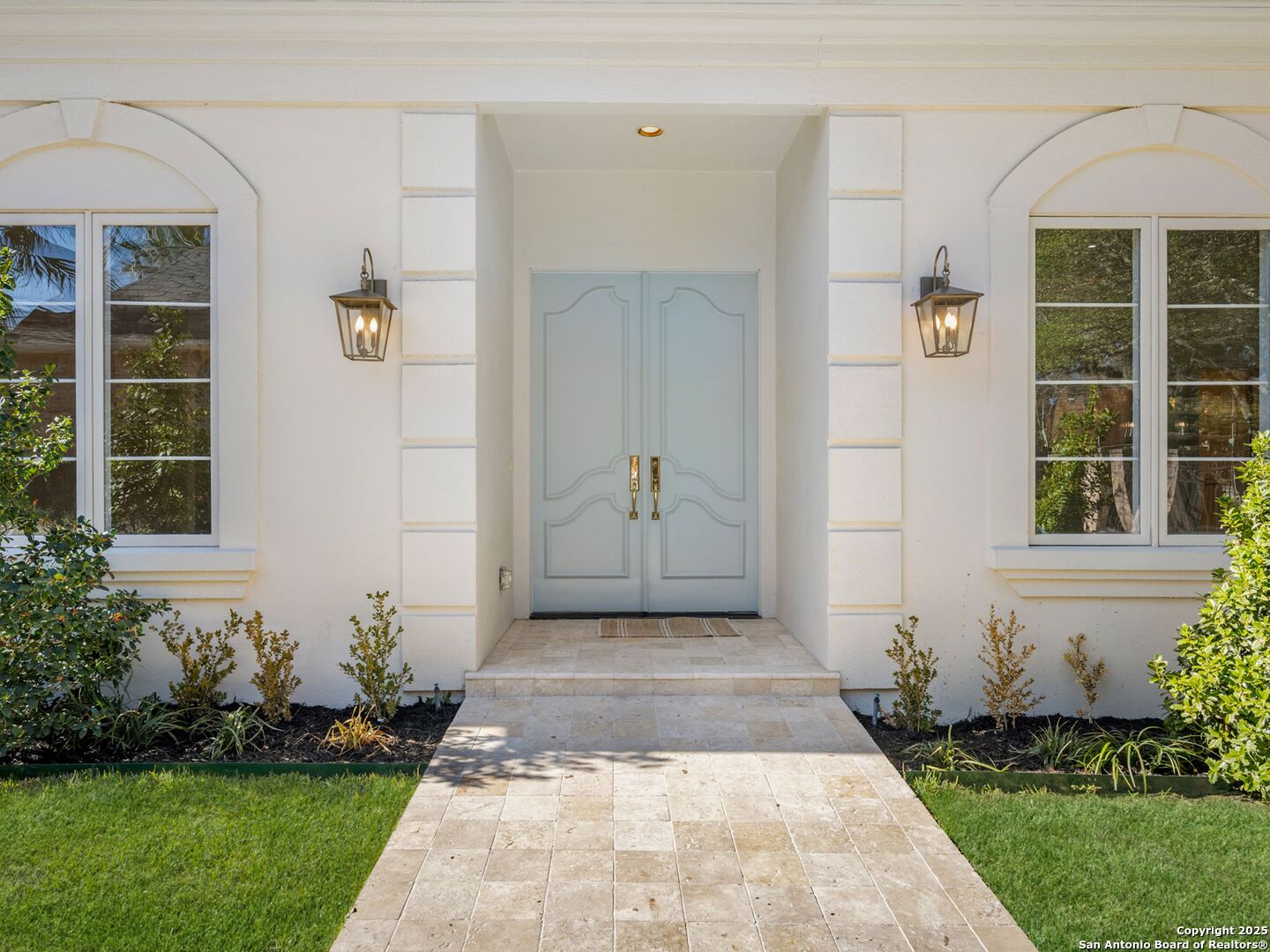 160 Burr Road San Antonio, TX 78209 - Photo 4 of 60 a front view of a house with a yard