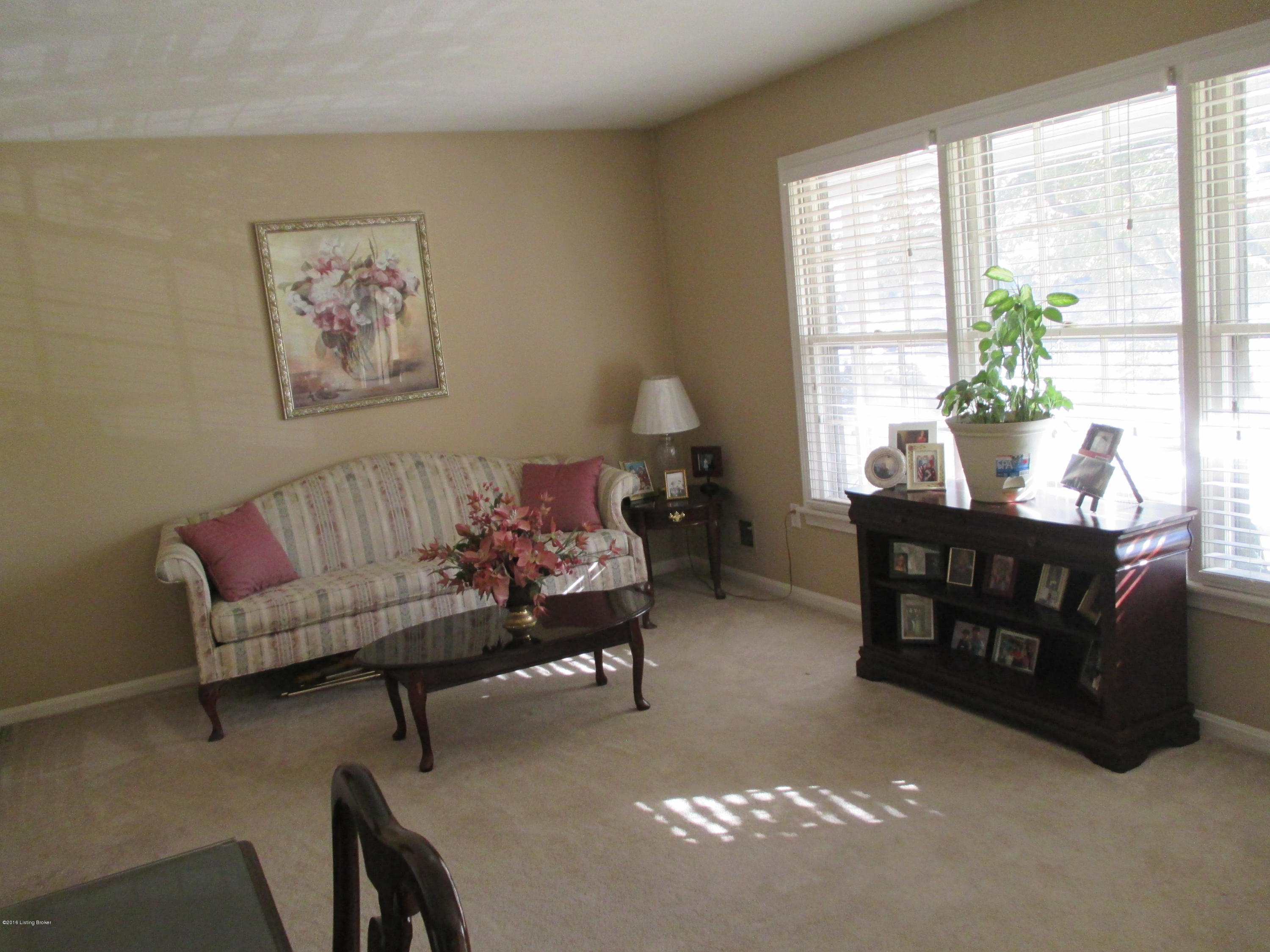 1529 Knight Road Louisville, KY 40216 - Photo 11 of 25 IMG_0055