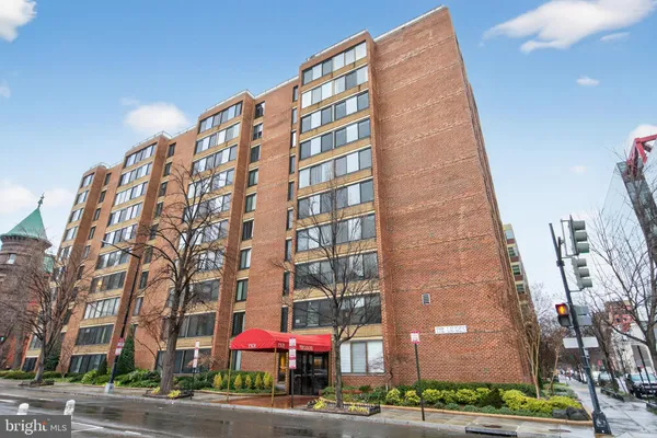 a view of a tall building