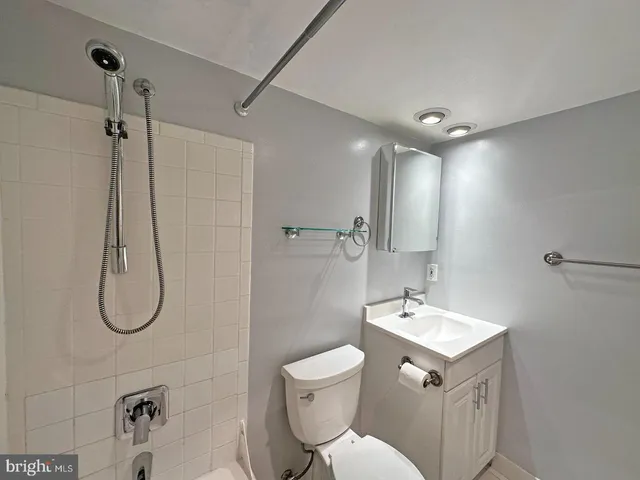 $2,450 | 1301 20th Street Northwest, Unit 513, Washington, DC 20036