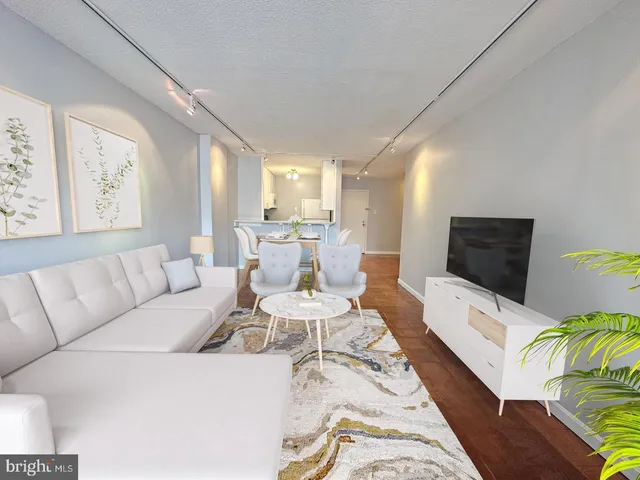 $2,450 | 1301 20th Street Northwest, Unit 513, Washington, DC 20036