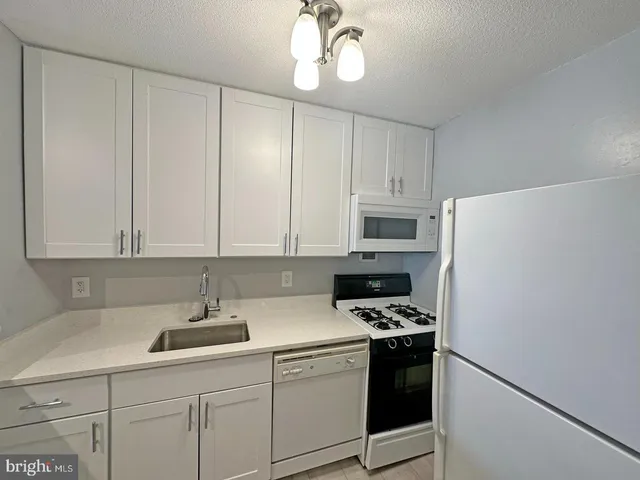 $2,450 | 1301 20th Street Northwest, Unit 513, Washington, DC 20036