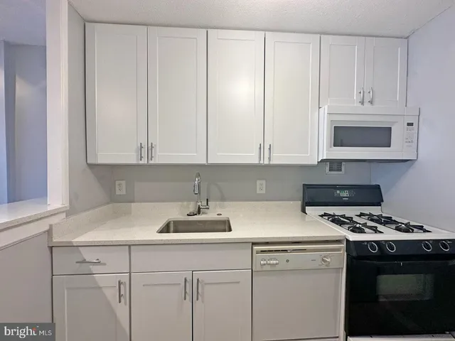 $2,450 | 1301 20th Street Northwest, Unit 513, Washington, DC 20036