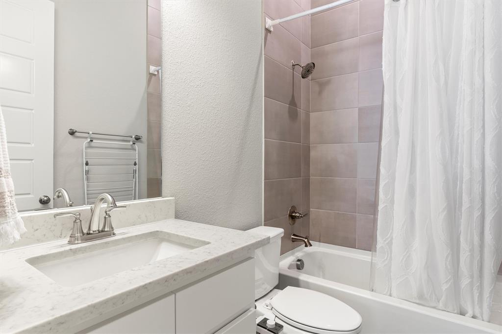 5823 Heatherwood Loop Sachse, TX 75048 - Photo 30 of 40 a bathroom with a sink toilet tub and shower