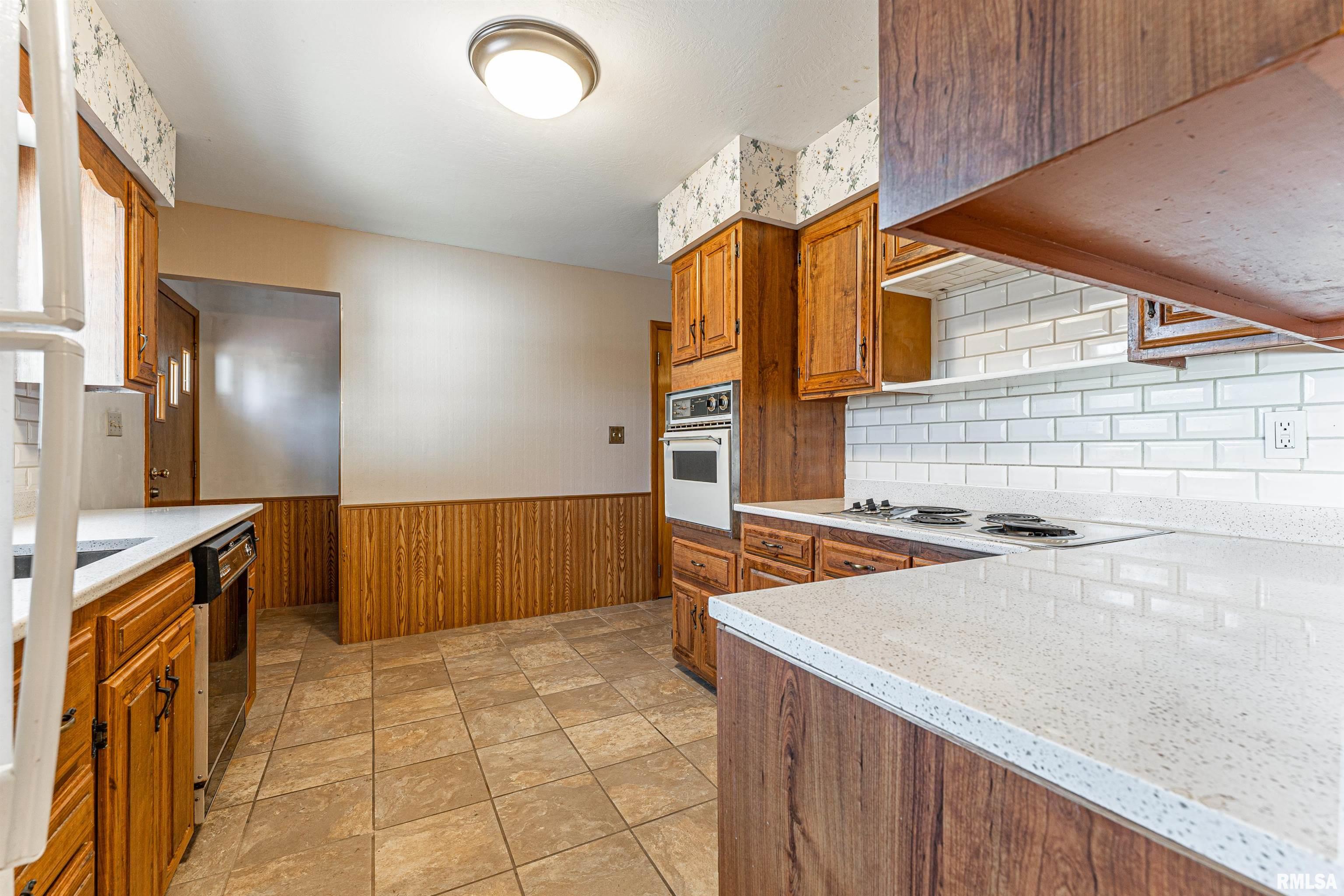 1510 Rutledge Drive Lincoln, IL 62656 - Photo 11 of 37 Gallery Image 11