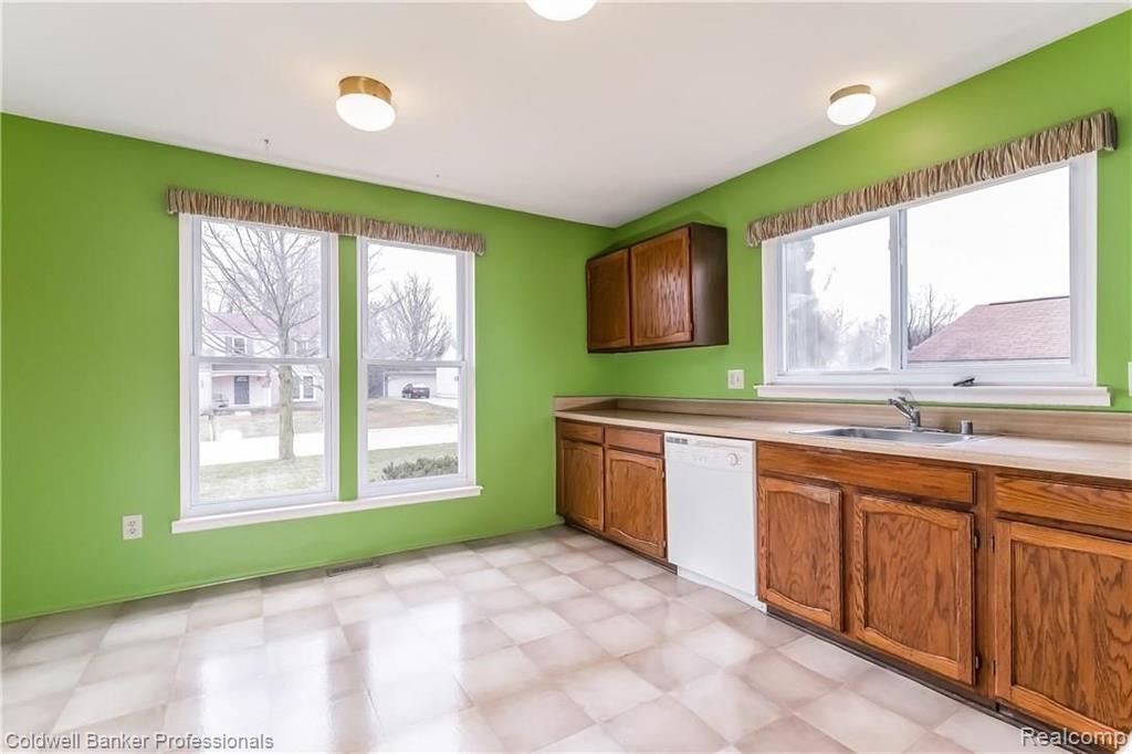 797 Bolinger Street Rochester Hills, MI 48307 - Photo 3 of 29
