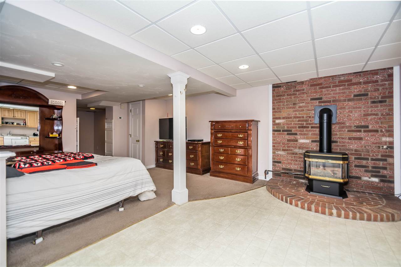 28 Robinhood Road Nashua, NH 03062 - Photo 23 of 30