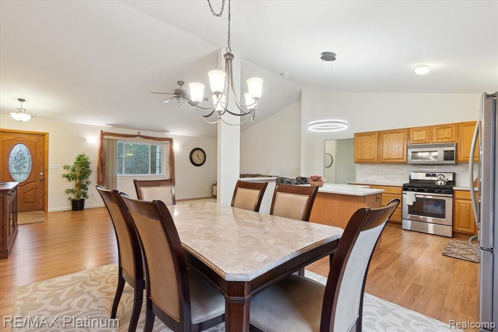 5292 Norton Road Howell, MI 48843 - Photo 6 of 32