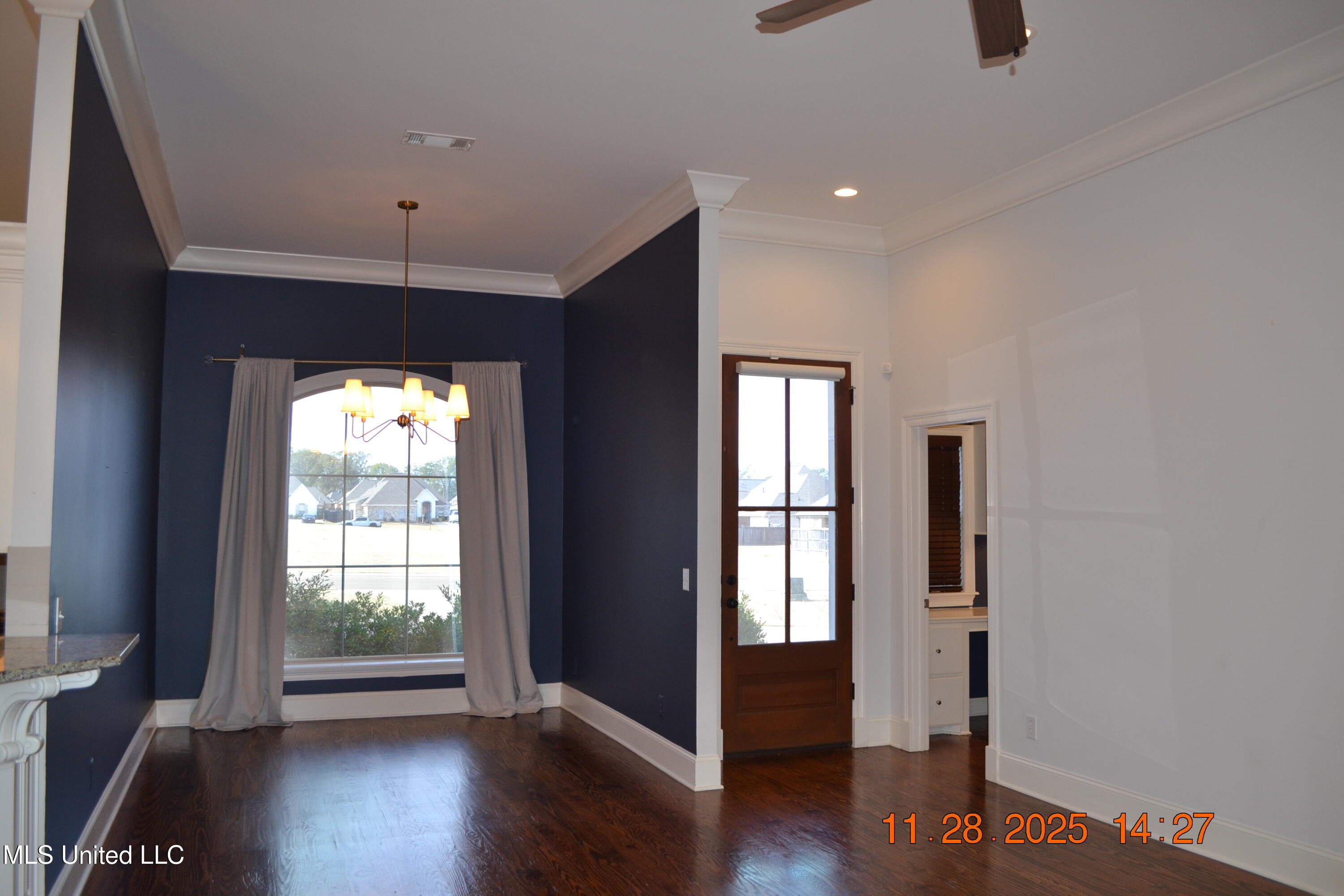 529 East Park Street Canton, MS 39046 - Photo 2 of 40 DSC_3821