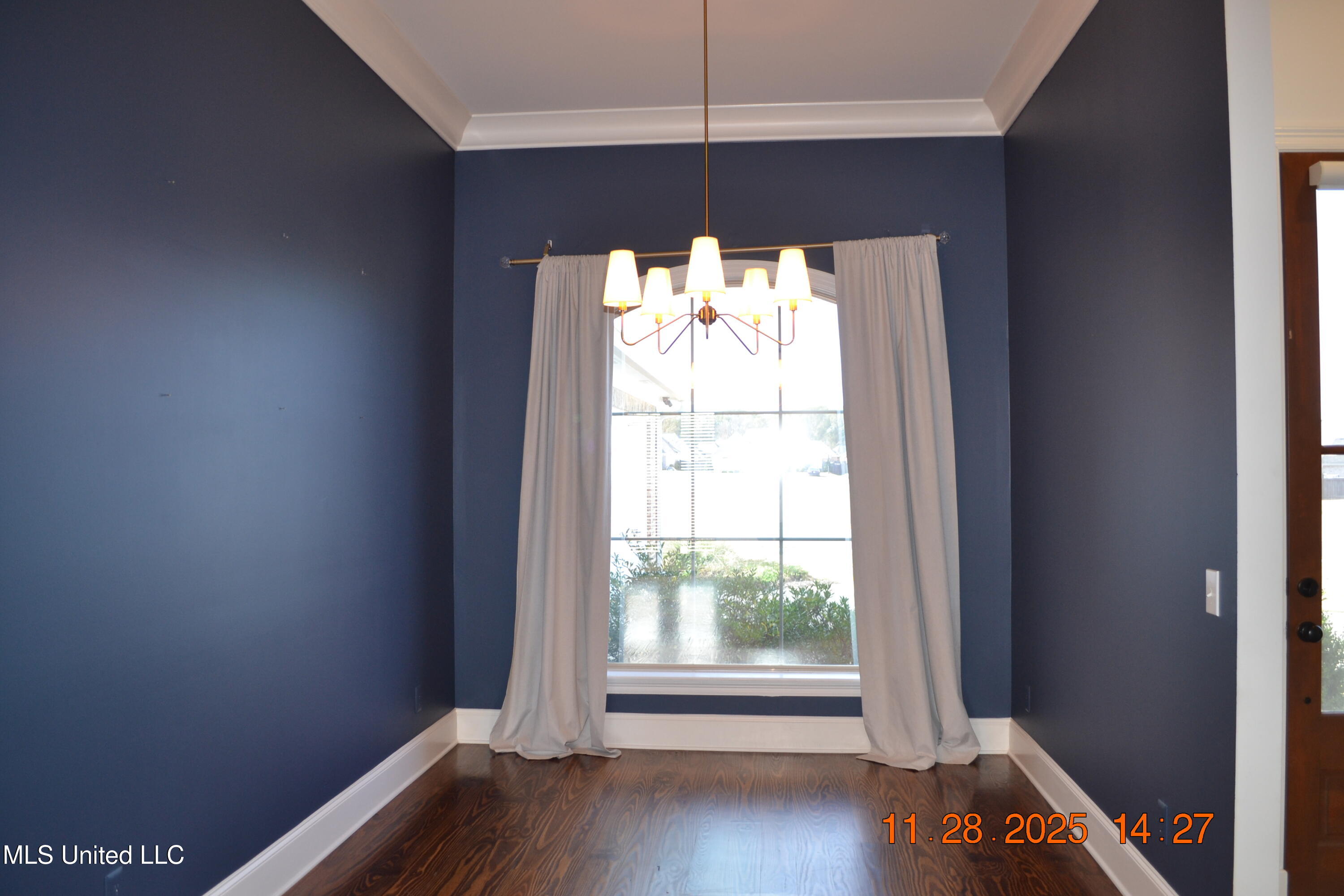 529 East Park Street Canton, MS 39046 - Photo 3 of 40 DSC_3822