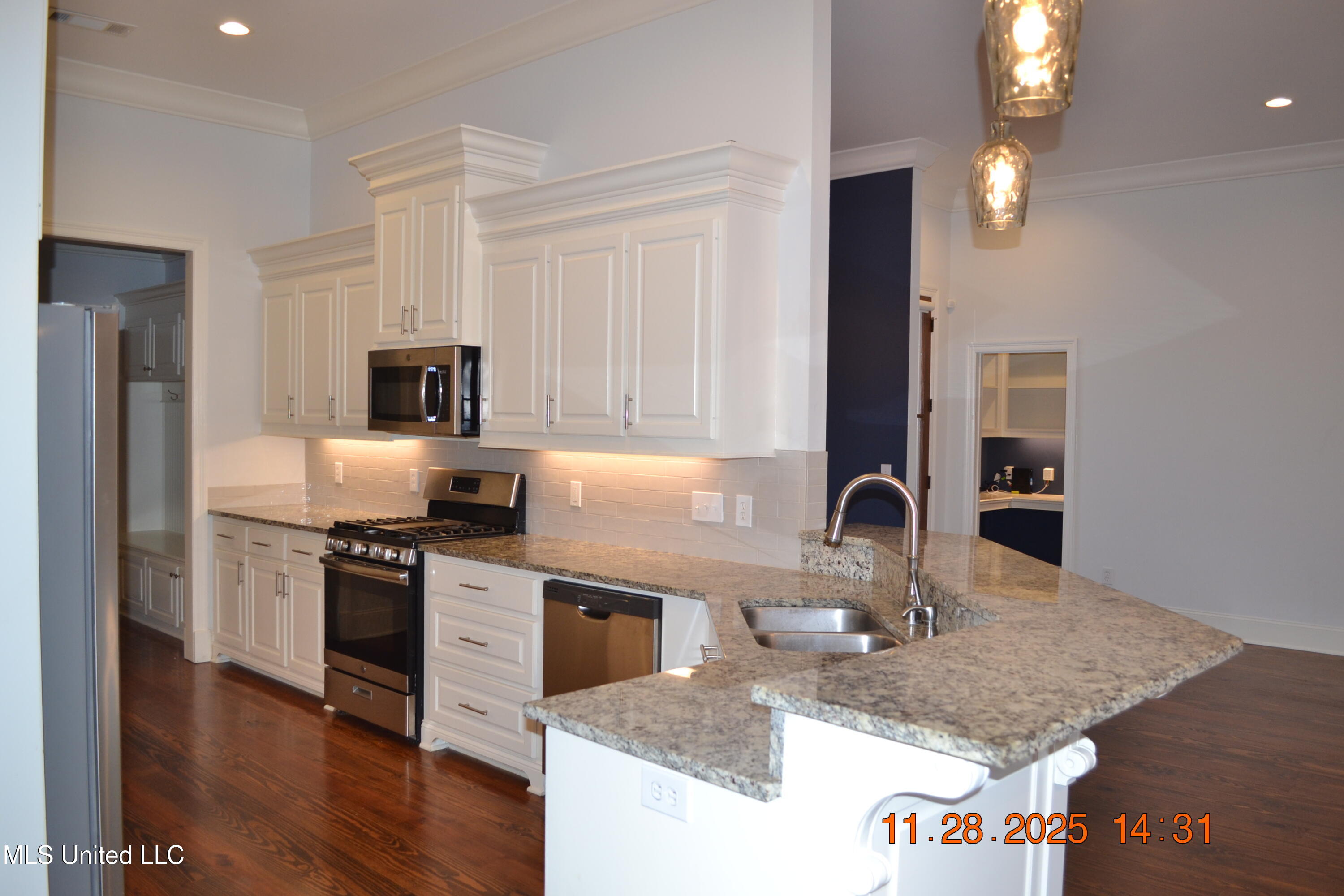 529 East Park Street Canton, MS 39046 - Photo 8 of 40 DSC_3830