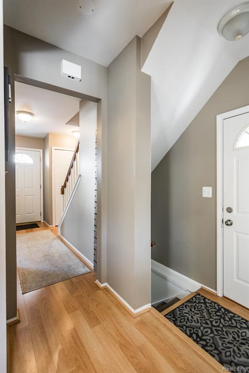 2023 Hampton Road Grosse Pointe Woods, MI 48236 - Photo 24 of 33