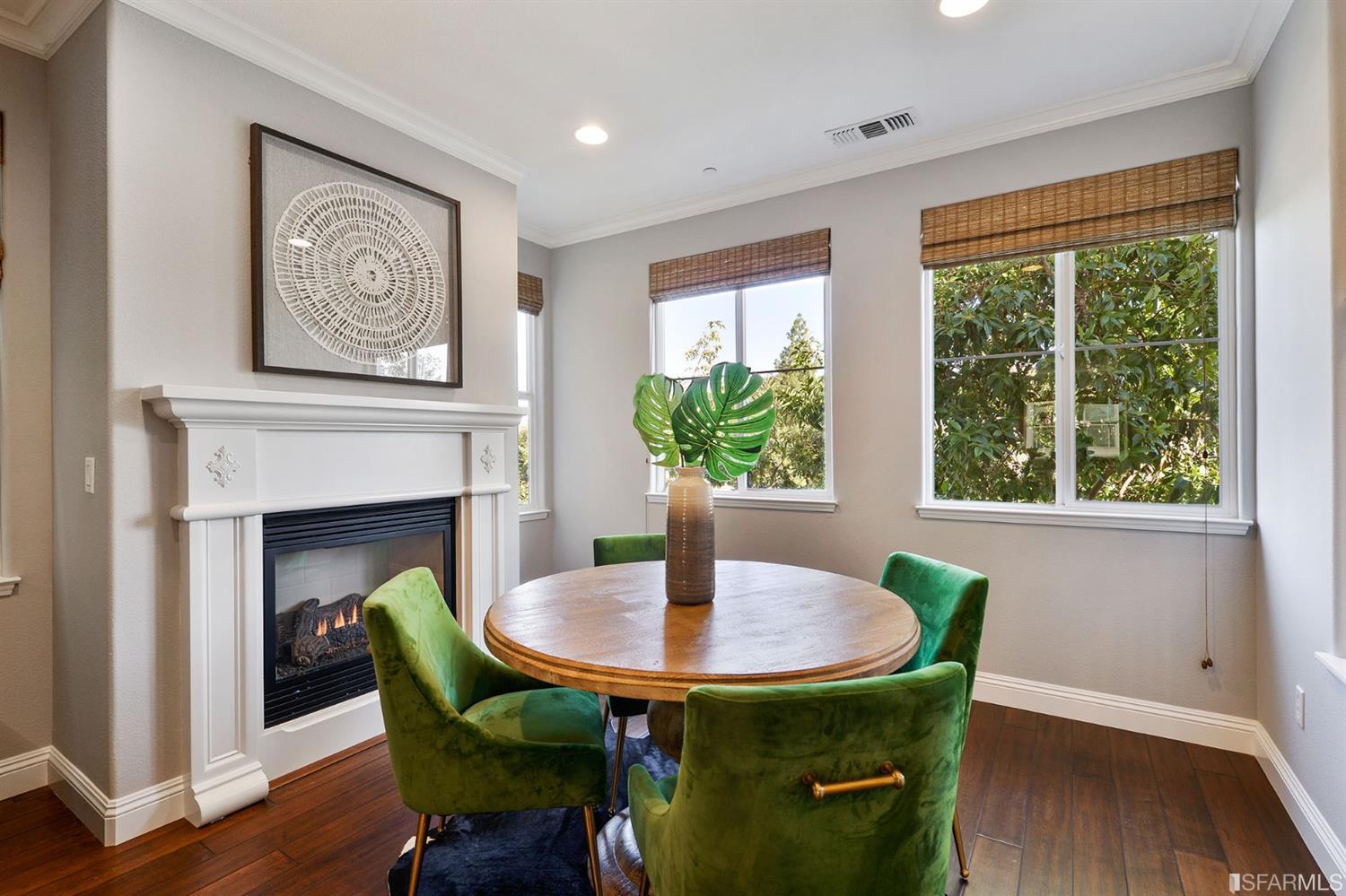 142 Azalea Drive Mountain View, CA 94041 - Photo 4 of 33