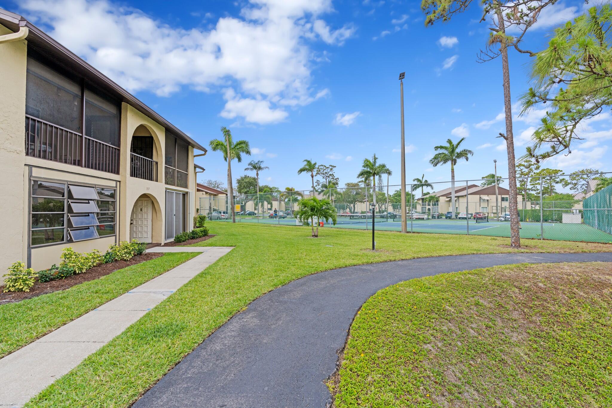 336 Pine Ridge Circle, Unit B1 Greenacres, FL 33463 - Photo 27 of 30 DSC00816.JPG-FULL