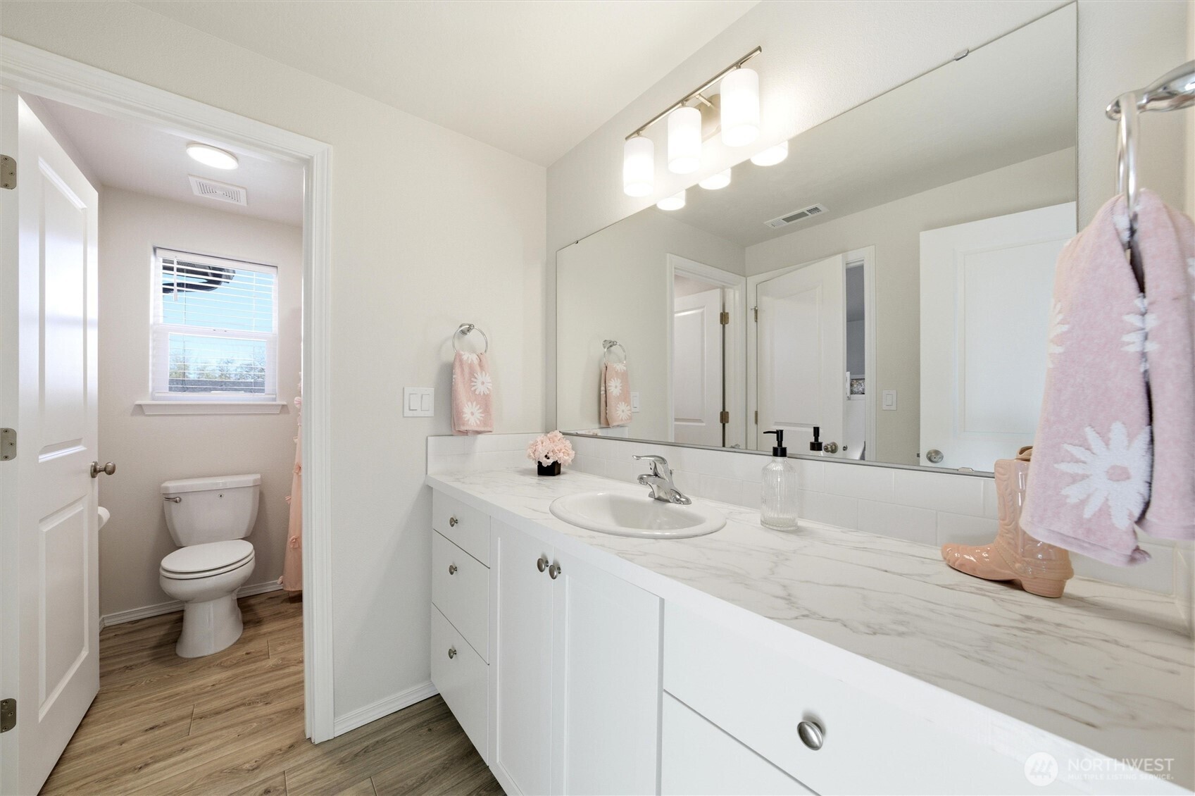 1106 Ava Street Walla Walla, WA 99362 - Photo 24 of 39 a bathroom with a sink and a mirror