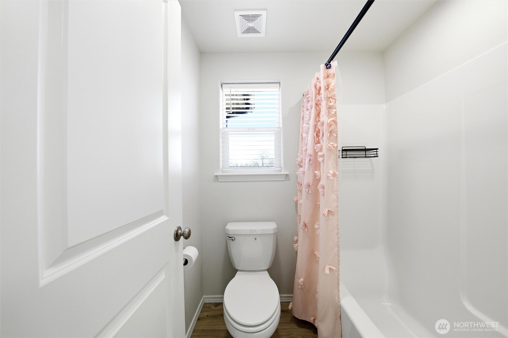 1106 Ava Street Walla Walla, WA 99362 - Photo 25 of 39 a bathroom with a toilet a sink and a bathtub