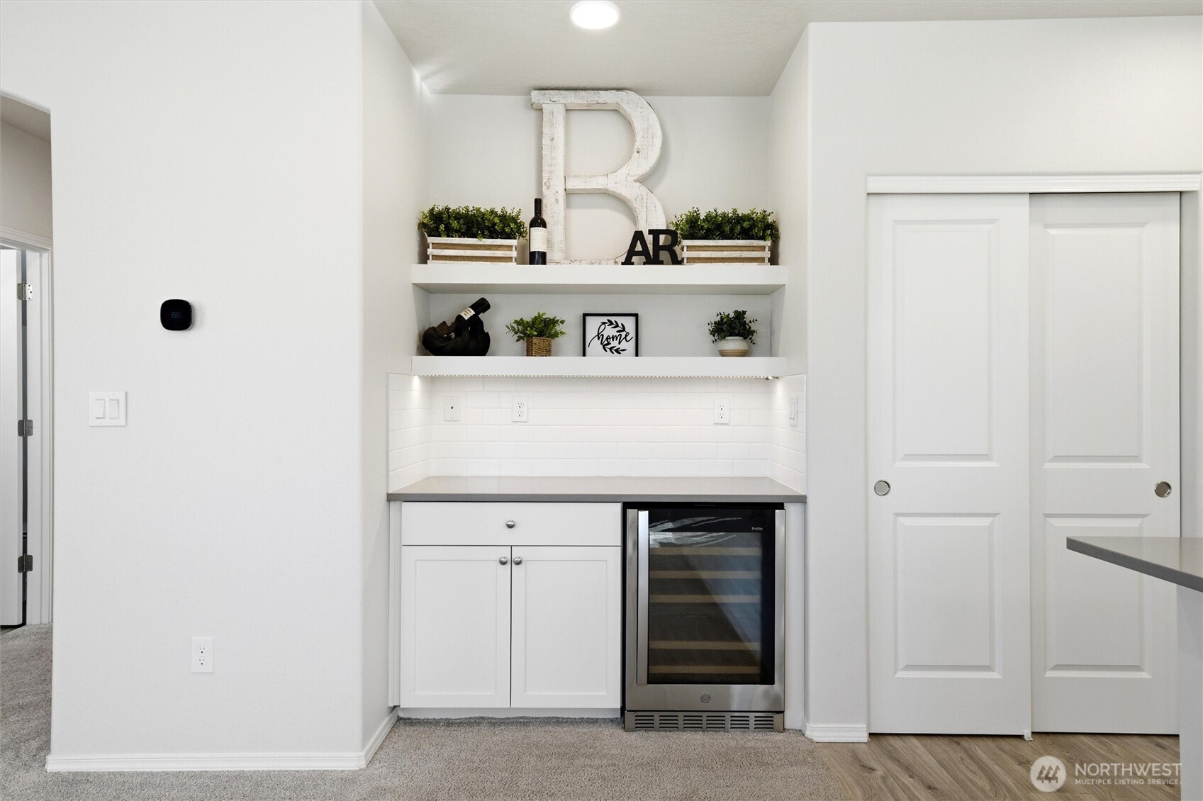 1106 Ava Street Walla Walla, WA 99362 - Photo 8 of 39 a view of living room with cabinets