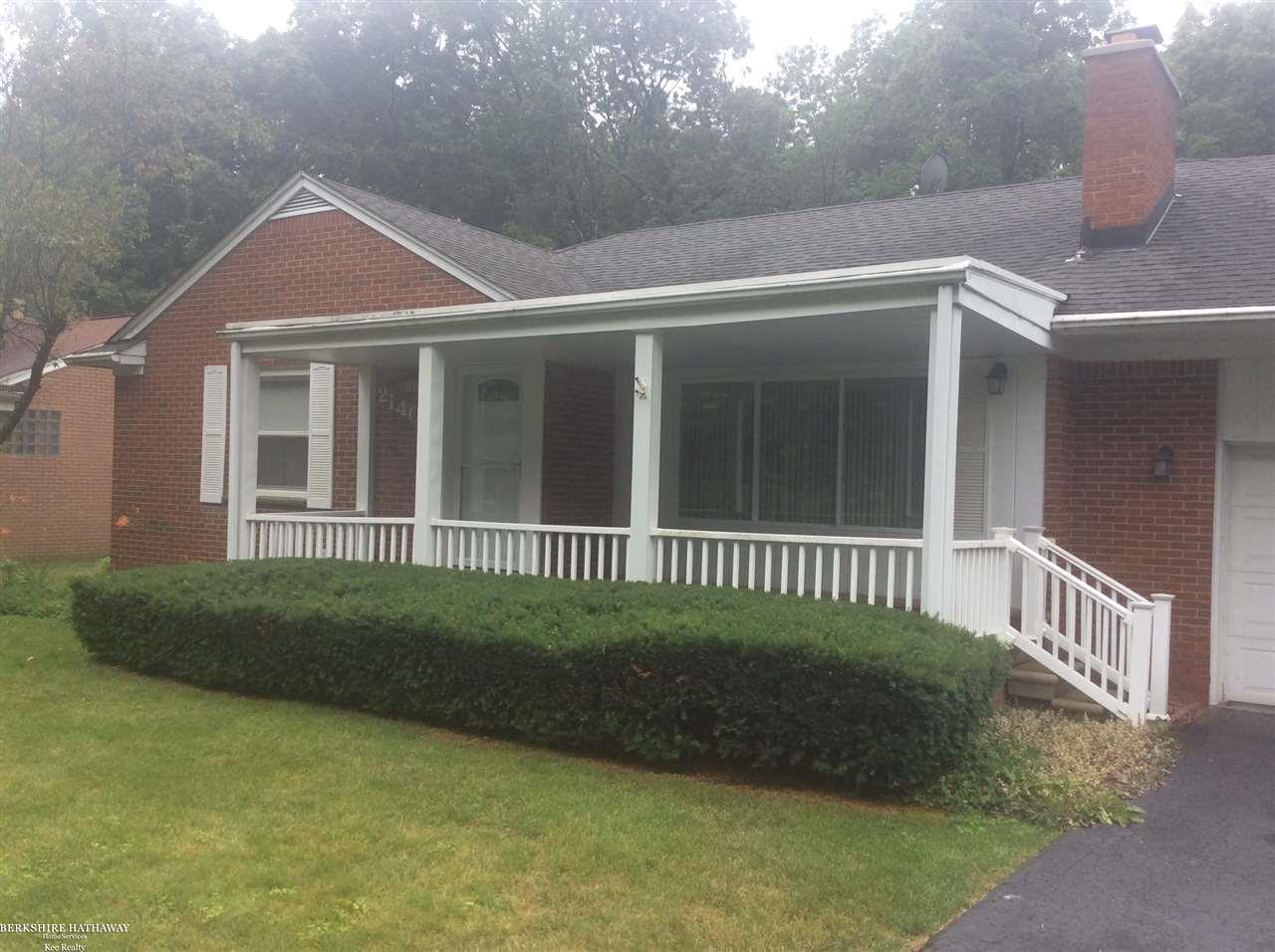 2140 Devonshire Road Bloomfield Hills, MI 48302 - Photo 3 of 24 31324992-2.JPG
