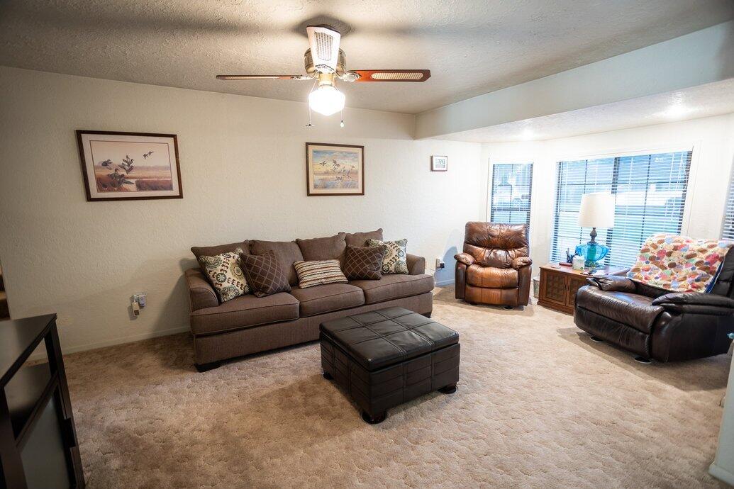5591 Pleasant View Drive Anderson, CA 96007 - Photo 6 of 19 Living Room