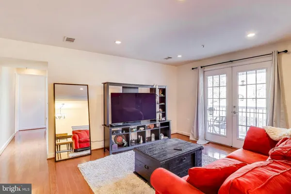 $2,850 | 4139 South Four Mile Run Drive, Unit 304, Arlington, VA 22204