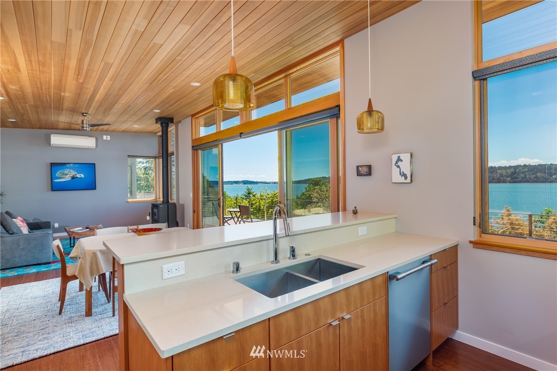 4466 East Harbor Road Freeland, WA 98249 - Photo 12 of 40 Gallery Image 12
