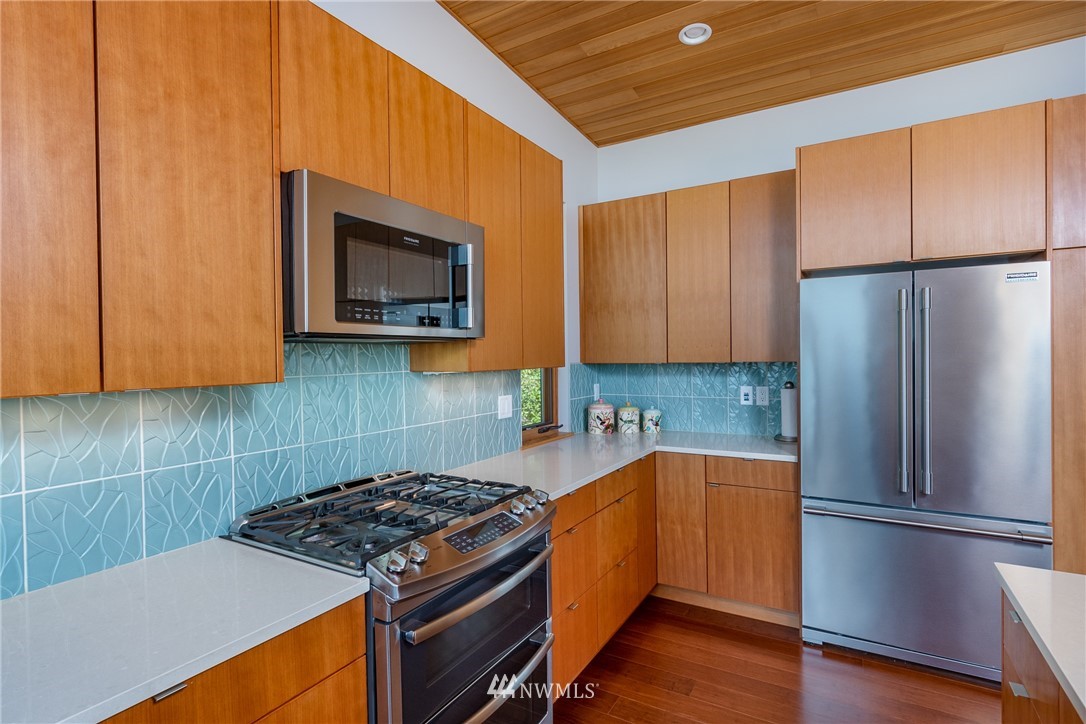 4466 East Harbor Road Freeland, WA 98249 - Photo 13 of 40 Gallery Image 13