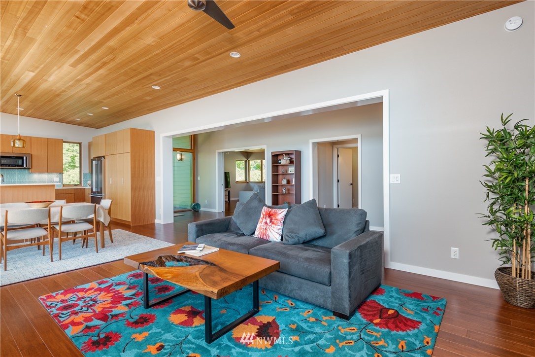 4466 East Harbor Road Freeland, WA 98249 - Photo 7 of 40 Gallery Image 7