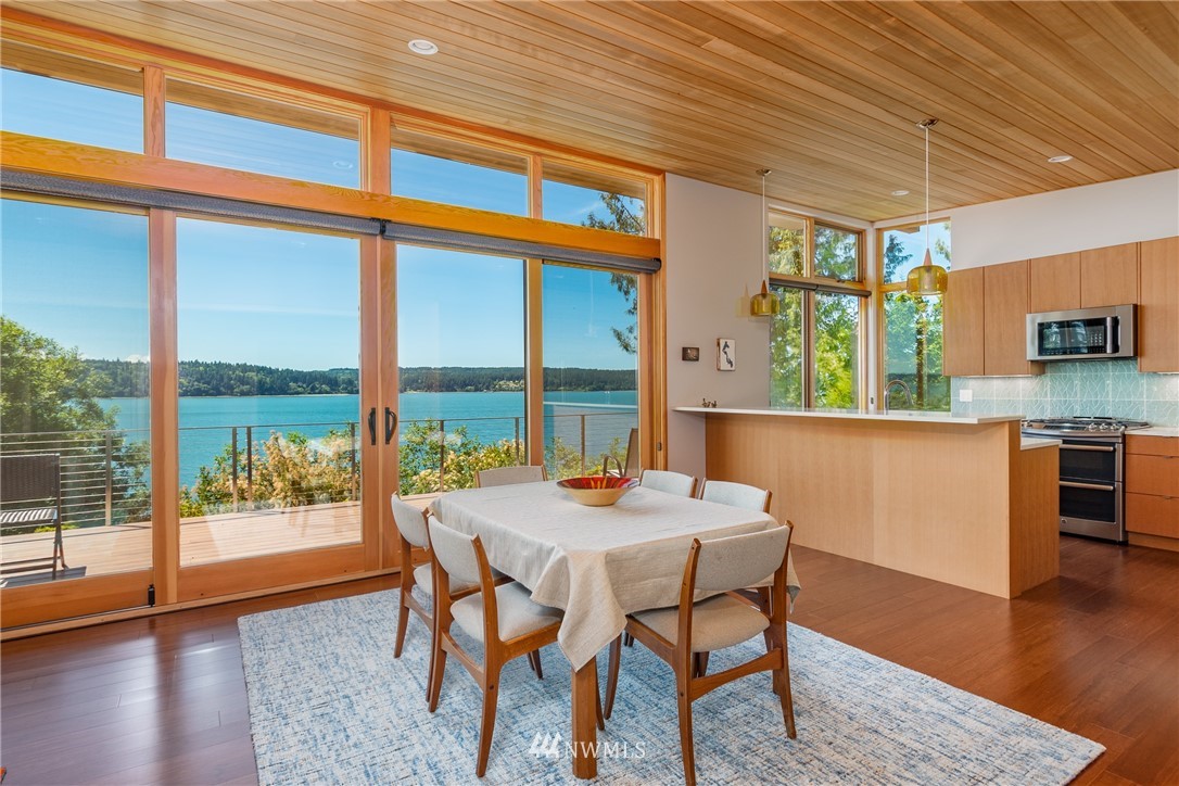 4466 East Harbor Road Freeland, WA 98249 - Photo 9 of 40 Gallery Image 9