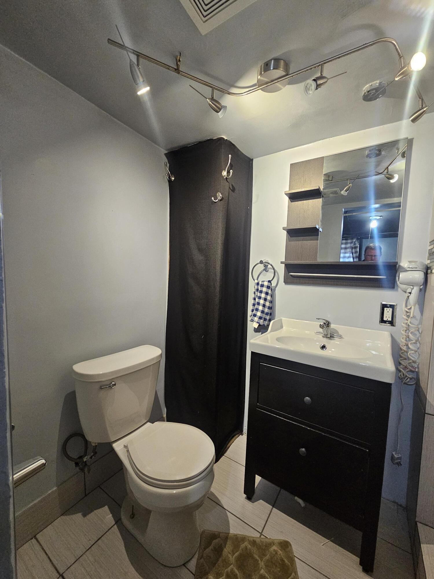 3049 South Hanson Avenue Milwaukee, WI 53207 - Photo 11 of 21 4974