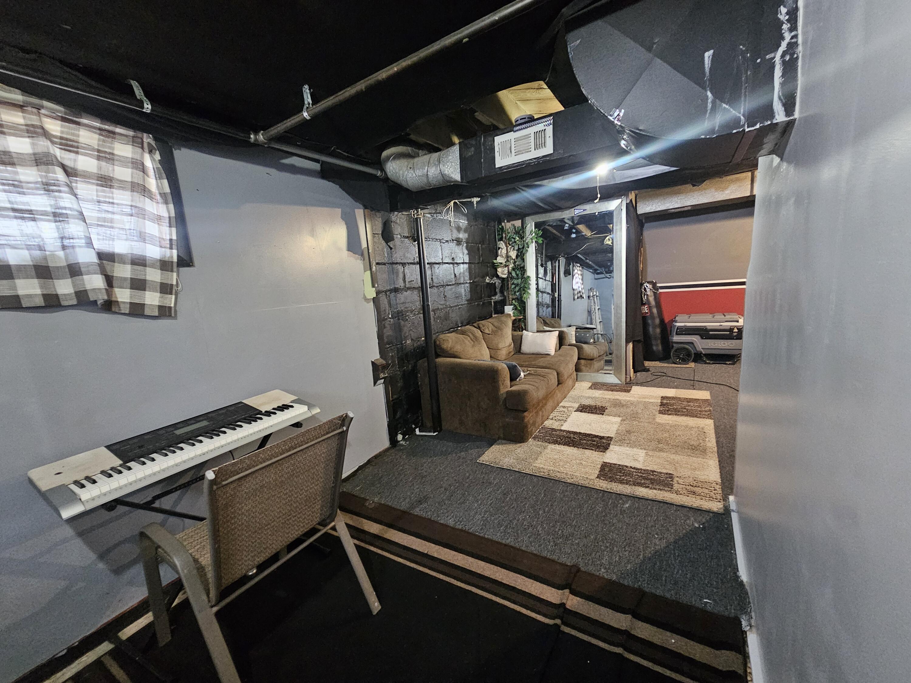 3049 South Hanson Avenue Milwaukee, WI 53207 - Photo 15 of 21 4977