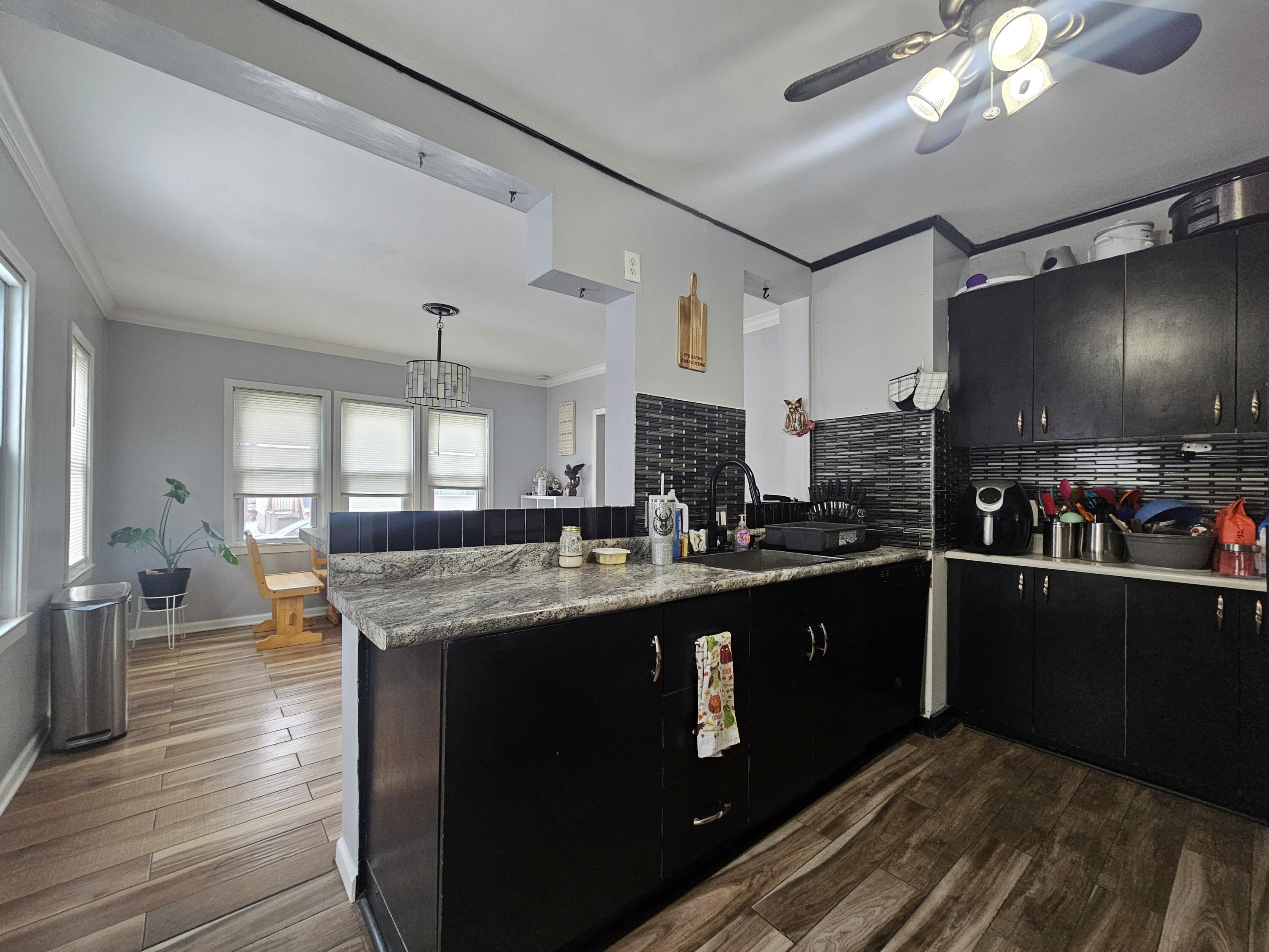 3049 South Hanson Avenue Milwaukee, WI 53207 - Photo 4 of 21 4966