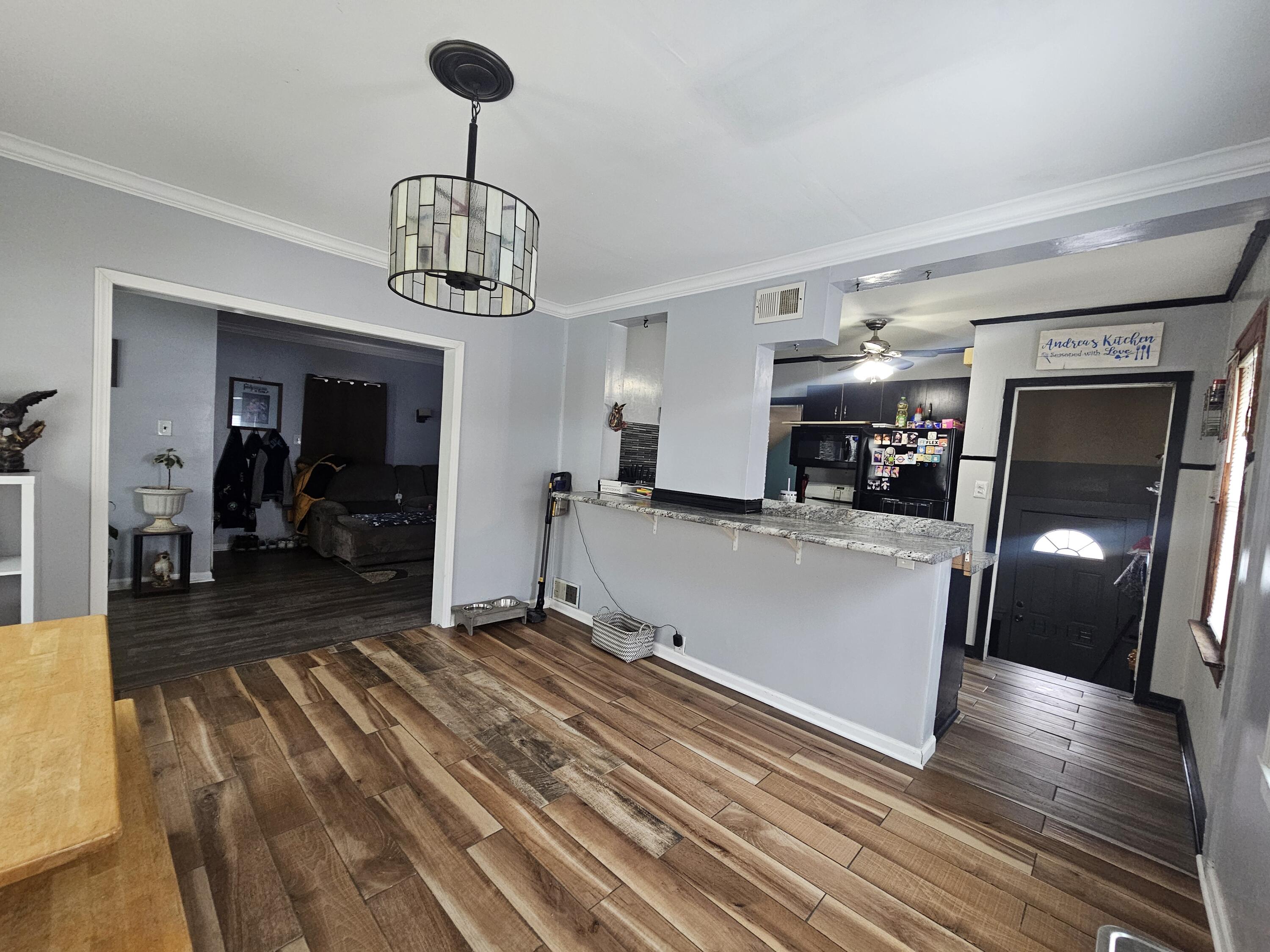 3049 South Hanson Avenue Milwaukee, WI 53207 - Photo 5 of 21 4967