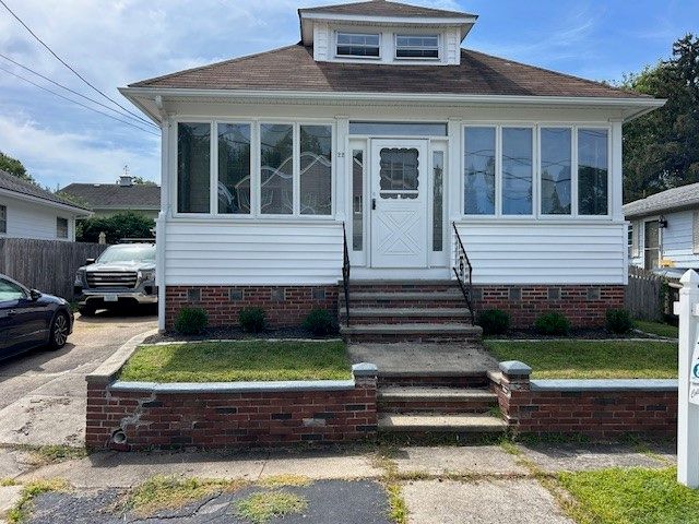 $365,000 | 22 Madison Street, Warwick, RI 02888