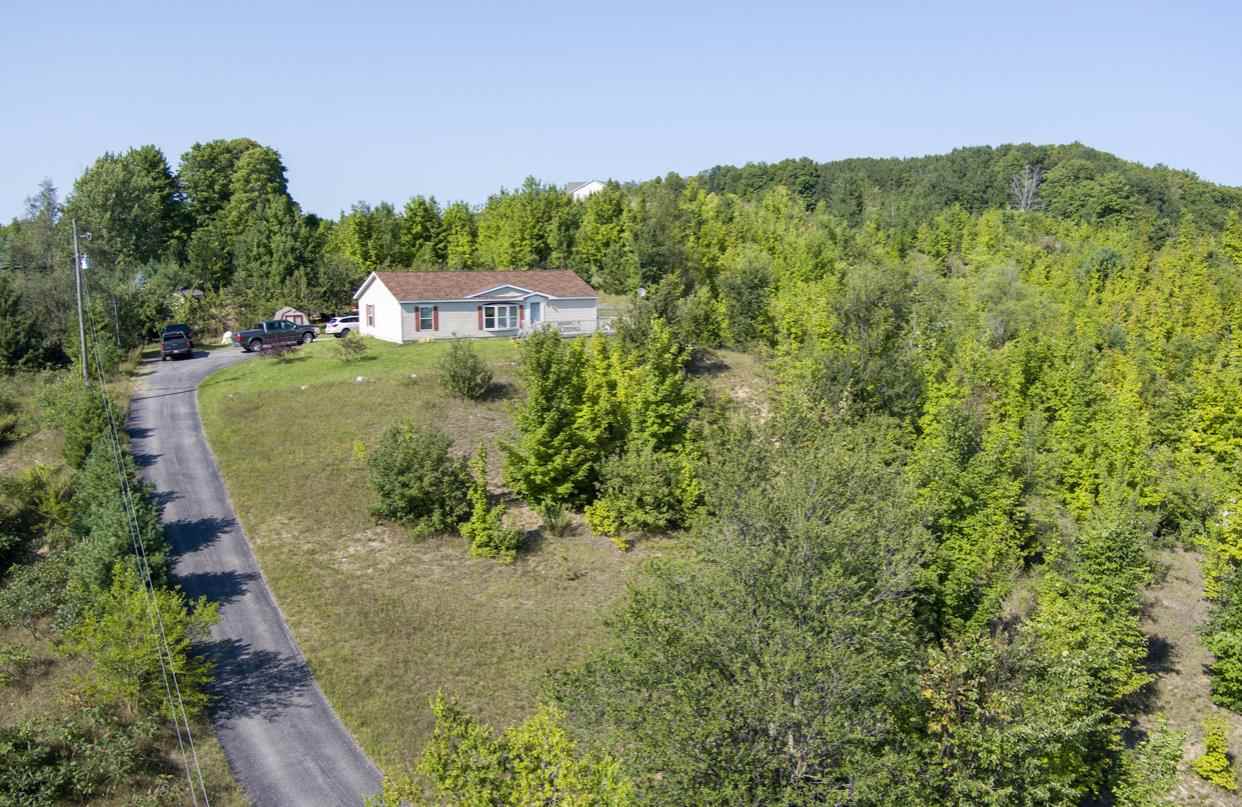 6141 East Hoxie Road Cedar, MI 49621 - Photo 2 of 49 1892113-1.JPG