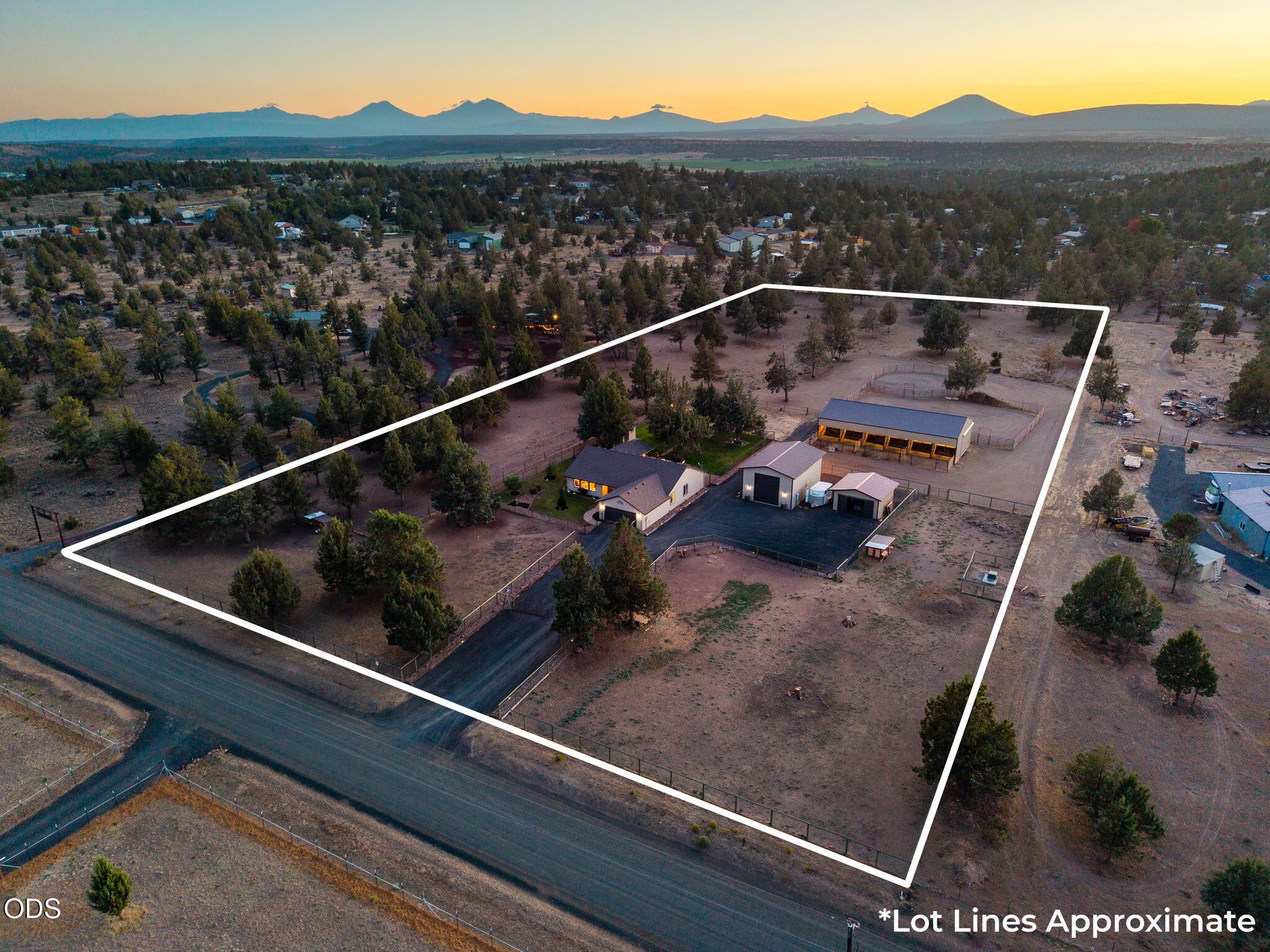 13714 Southwest Chipmunk Road Terrebonne, OR 97760 - Photo 9 of 44 Gallery Image 9