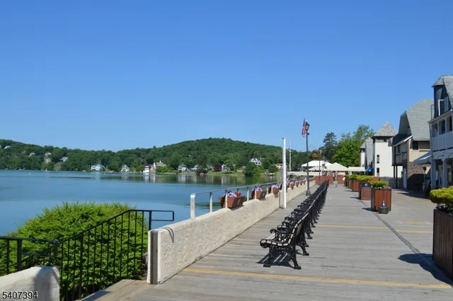 $599,000 | 32 Seneca Trail, Sparta, NJ 07871