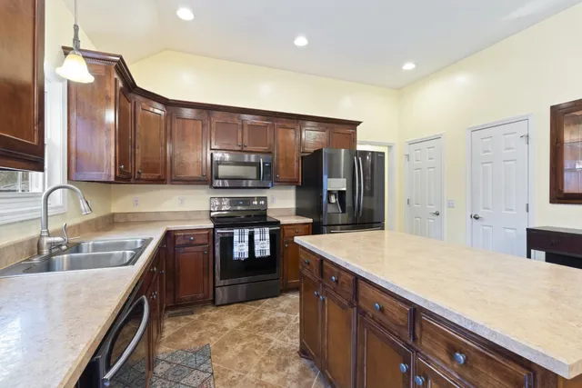 $475,000 | 5037 Summit Drive, Greenbrier, TN 37073