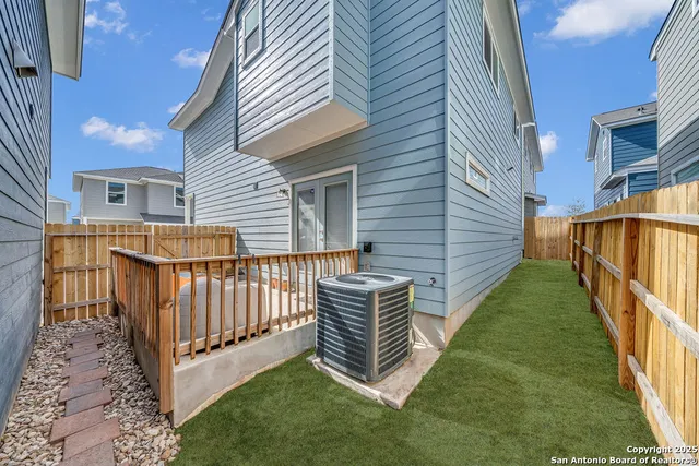 $1,800 | 2045 Silver Oaks, Unit 18B, San Antonio, TX 78213