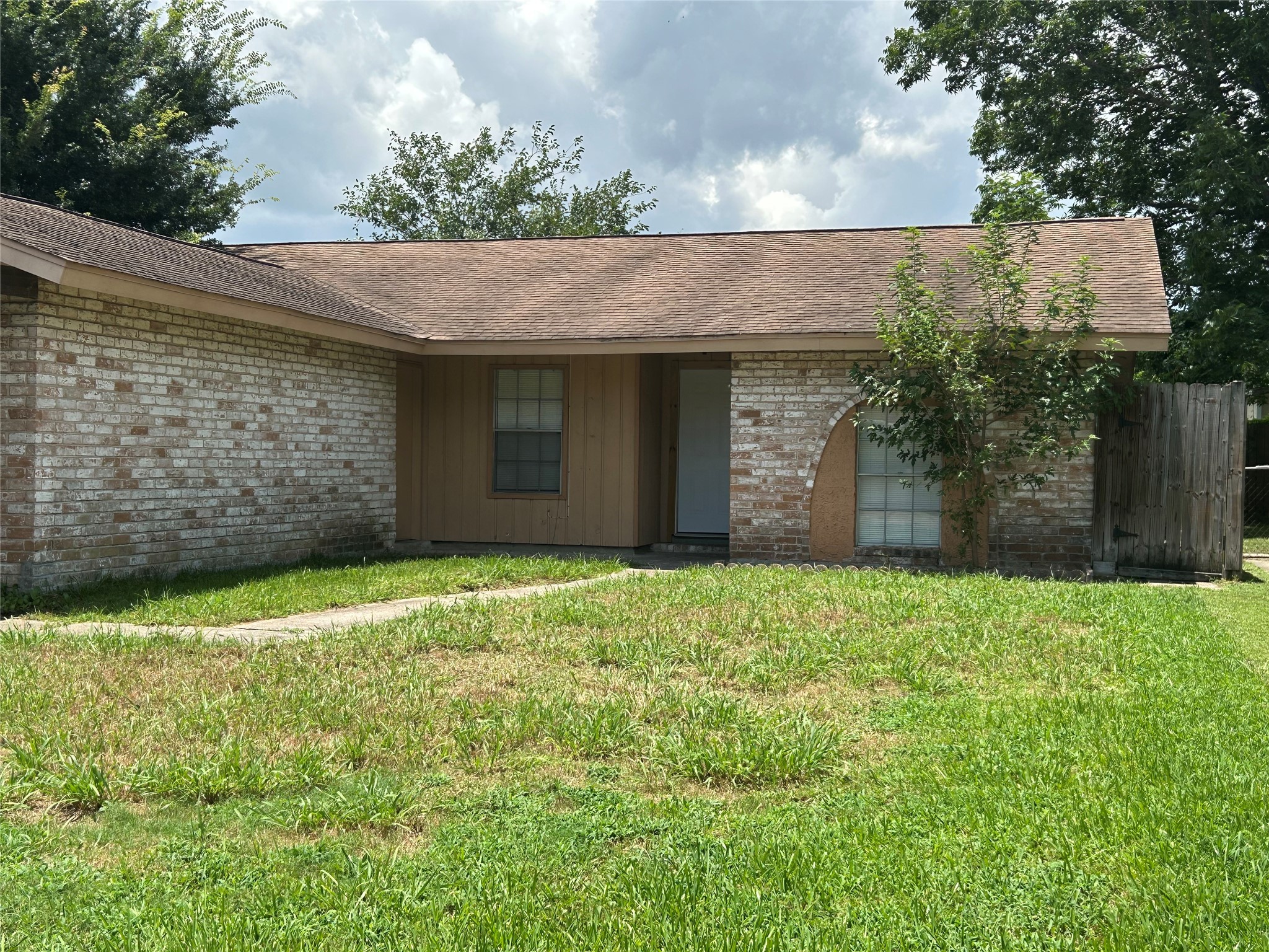 727 Doncrest Street Channelview, TX 77530 - Photo 1 of 40 a backyard of a house with lots of green space