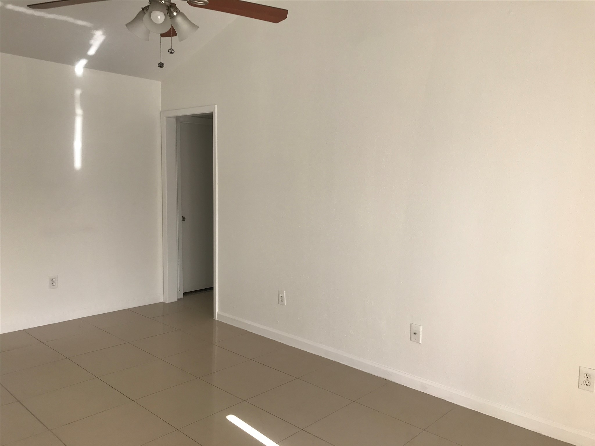 727 Doncrest Street Channelview, TX 77530 - Photo 11 of 40 an empty room with a empty space