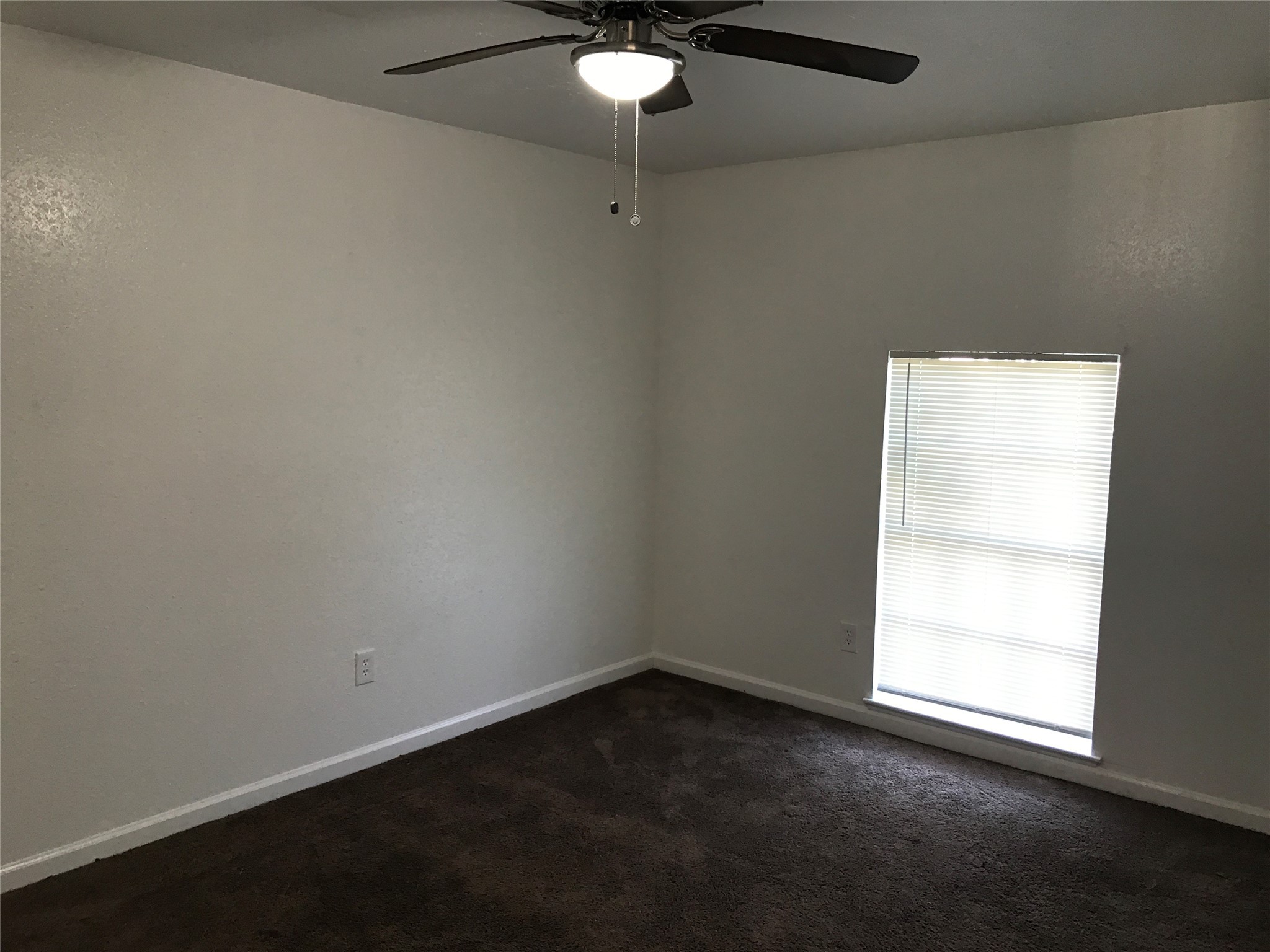 727 Doncrest Street Channelview, TX 77530 - Photo 25 of 40 an empty room with a window