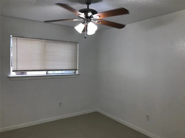 a view of a yard with an tree