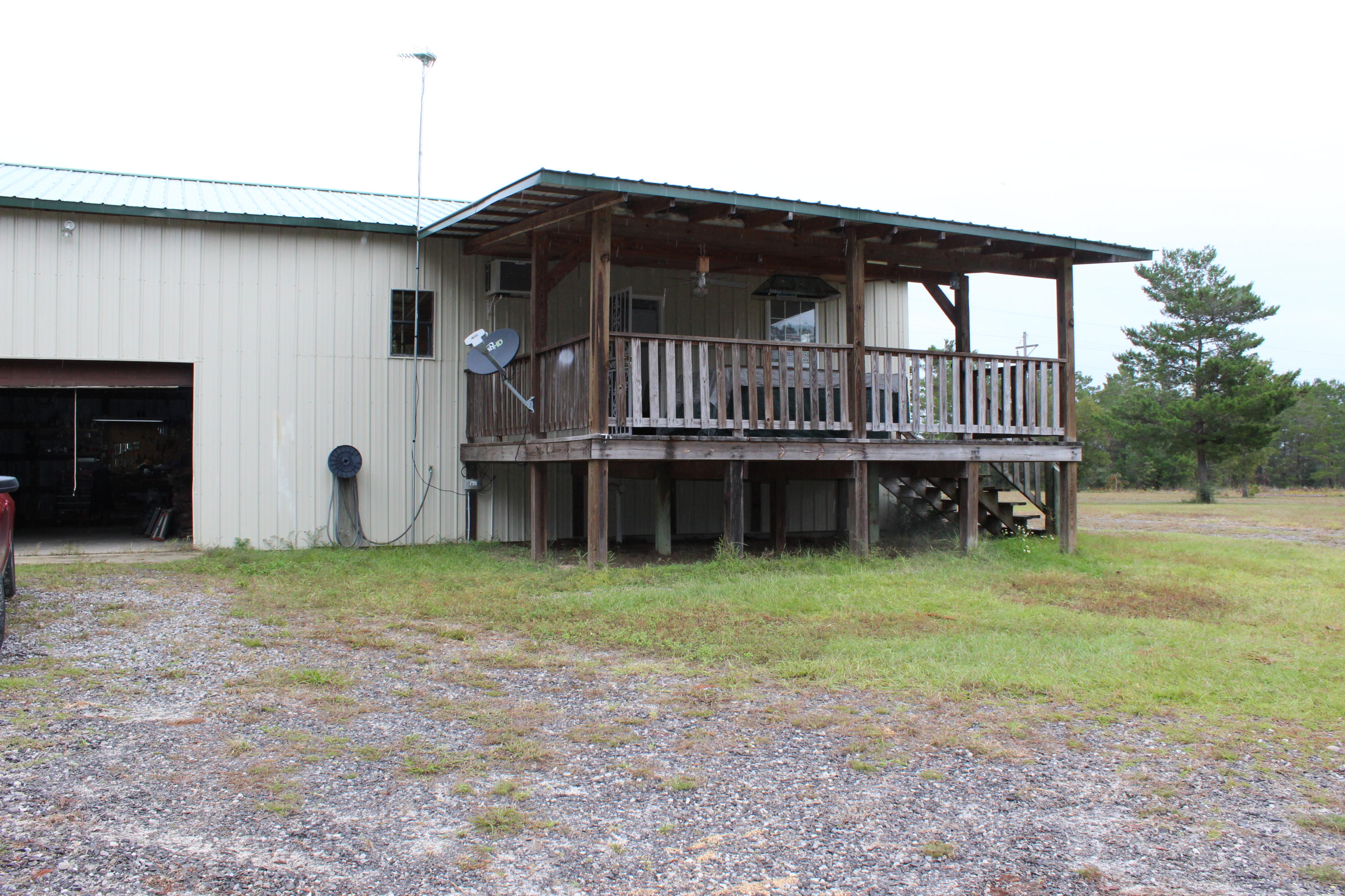 213 Wagon Wheel Road DeFuniak Springs, FL 32435 - Photo 2 of 22 855C53D1-E081-4CD6-8941-EB2384367238