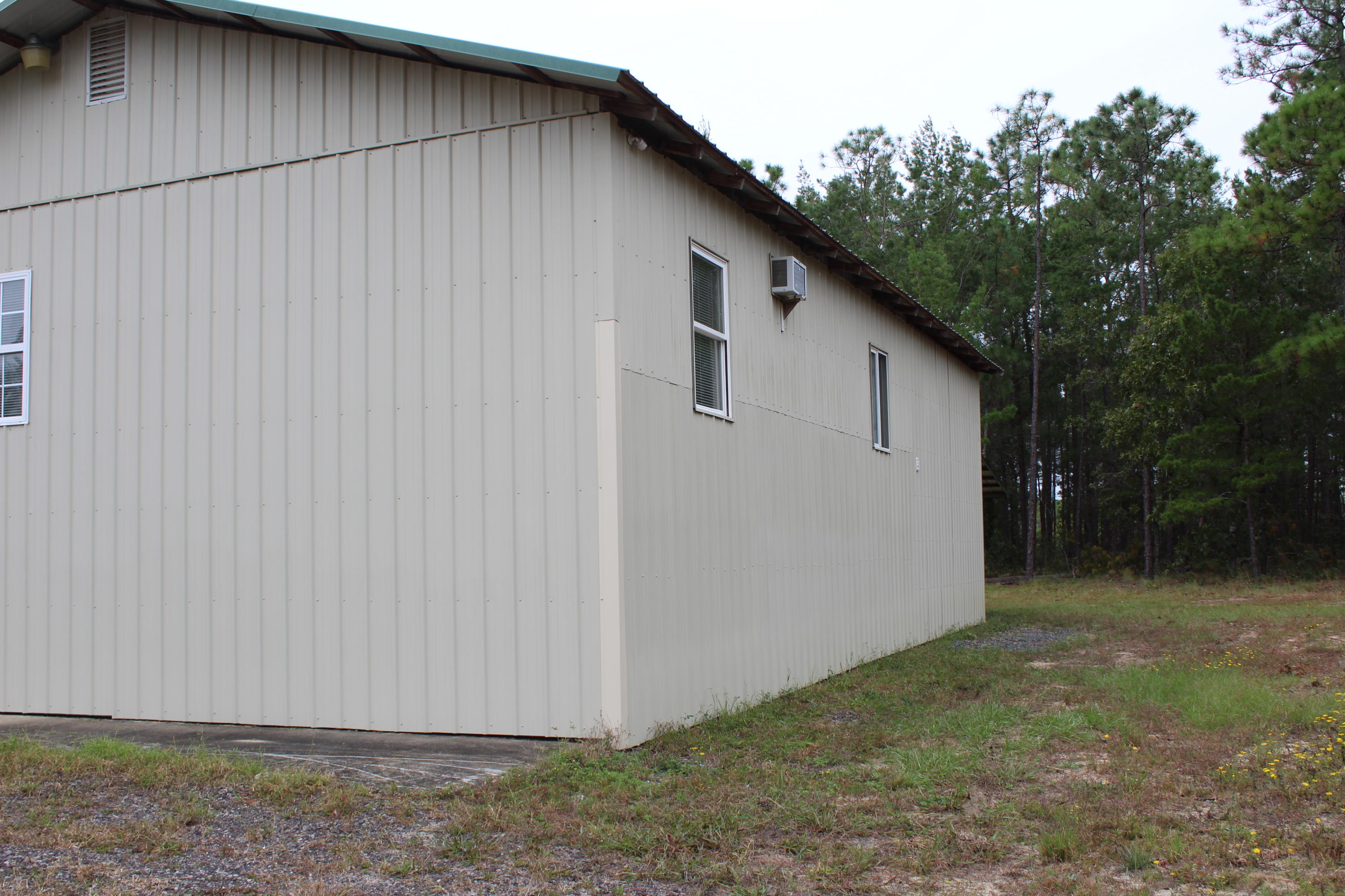213 Wagon Wheel Road DeFuniak Springs, FL 32435 - Photo 6 of 22 7817D561-C1E1-49C9-95DC-B9B3F3D168D0