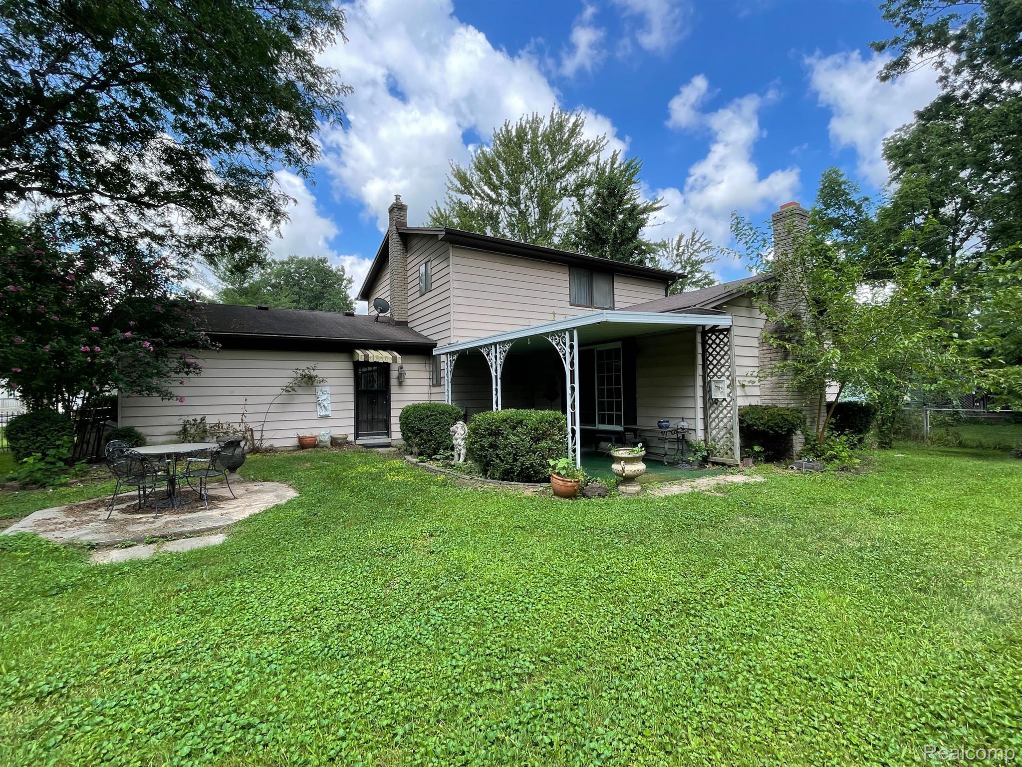 7253 Edwards Road Belleville, MI 48111 - Photo 17 of 21 Spacious, landscaped yard